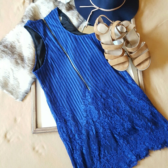 Blue dress - Picture 3 of 5